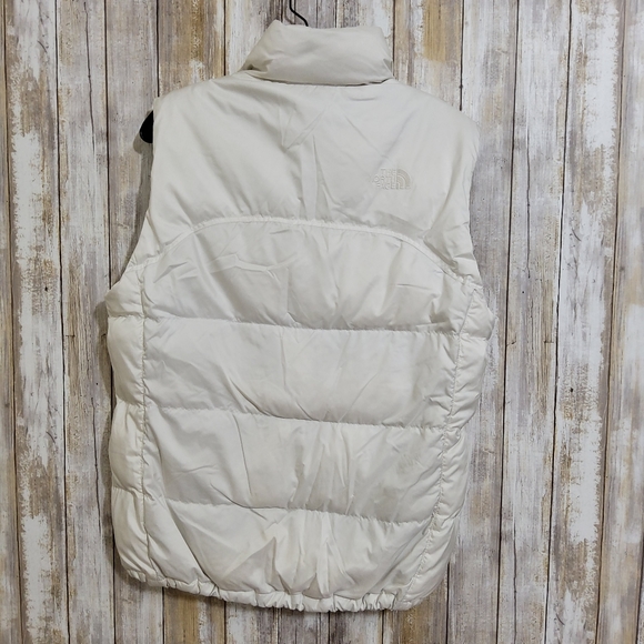 SOLD The North Face Women’s White/Grey 700 Fill Goose Down Puffer Vest - Picture 2 of 12